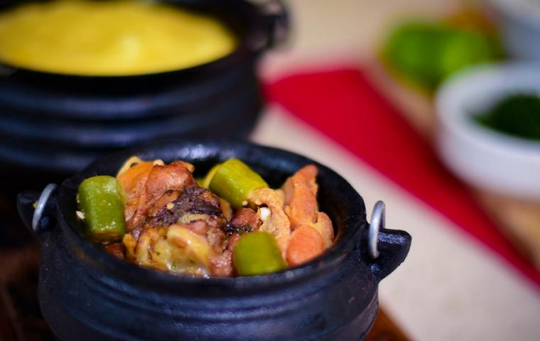 Gastronomia mineira Frango com Quiabo