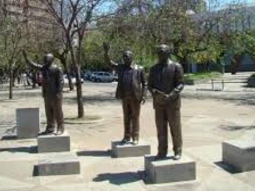 Esculturas na Praça da Assembléia