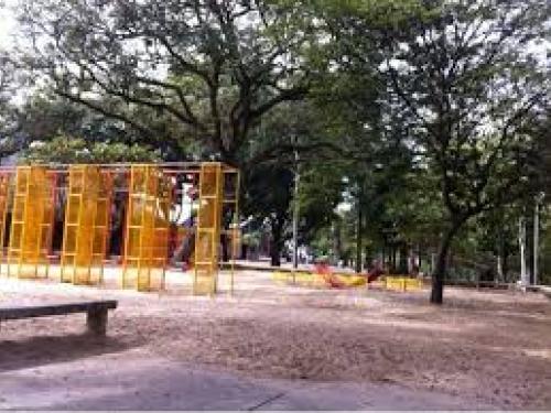 Academia da cidade na Praça da Assembléia