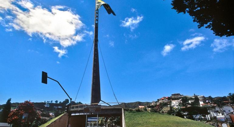 Espaço aberto e contemplativo que abriga o Marco Cívico do Centenário