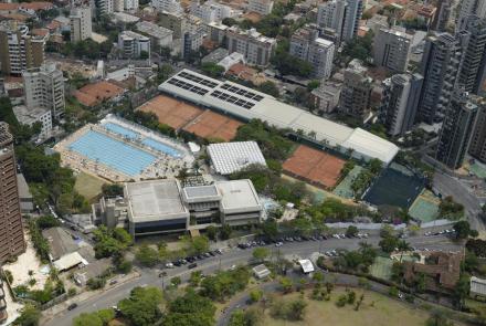 O moderno conjunto esportivo foi inaugurado em dezembro de 1984.