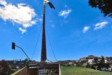 Espaço aberto e contemplativo que abriga o Marco Cívico do Centenário