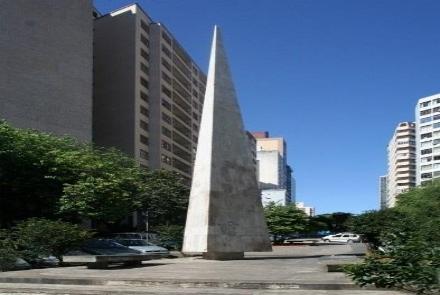 Obelisco da Praça Afonso Arinos