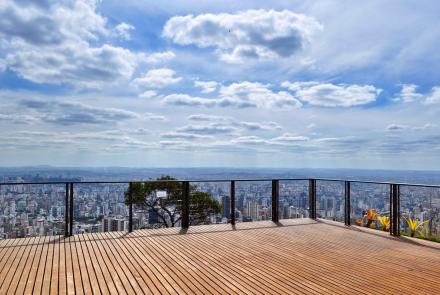 Mirante com vista da capital mineira